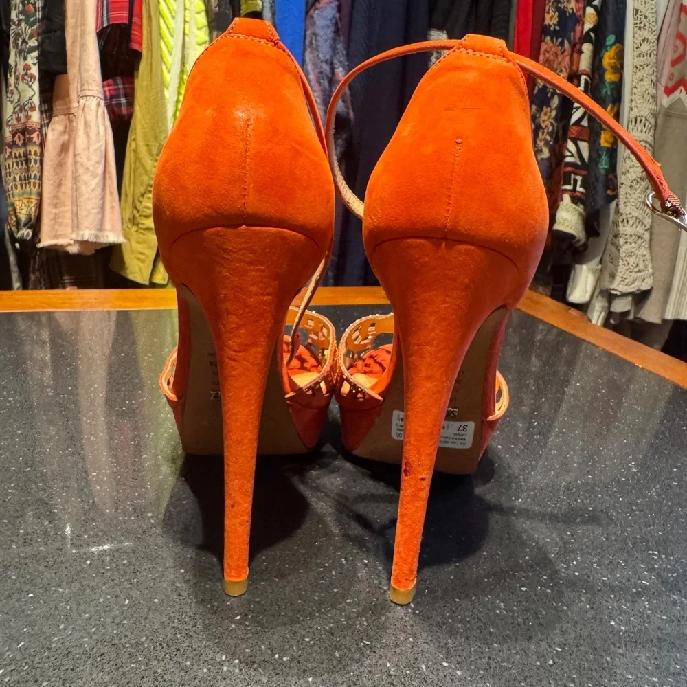 Schutz Sandalia Salto Alto Lollipop with Studded Skulls - Picture 4 of 7